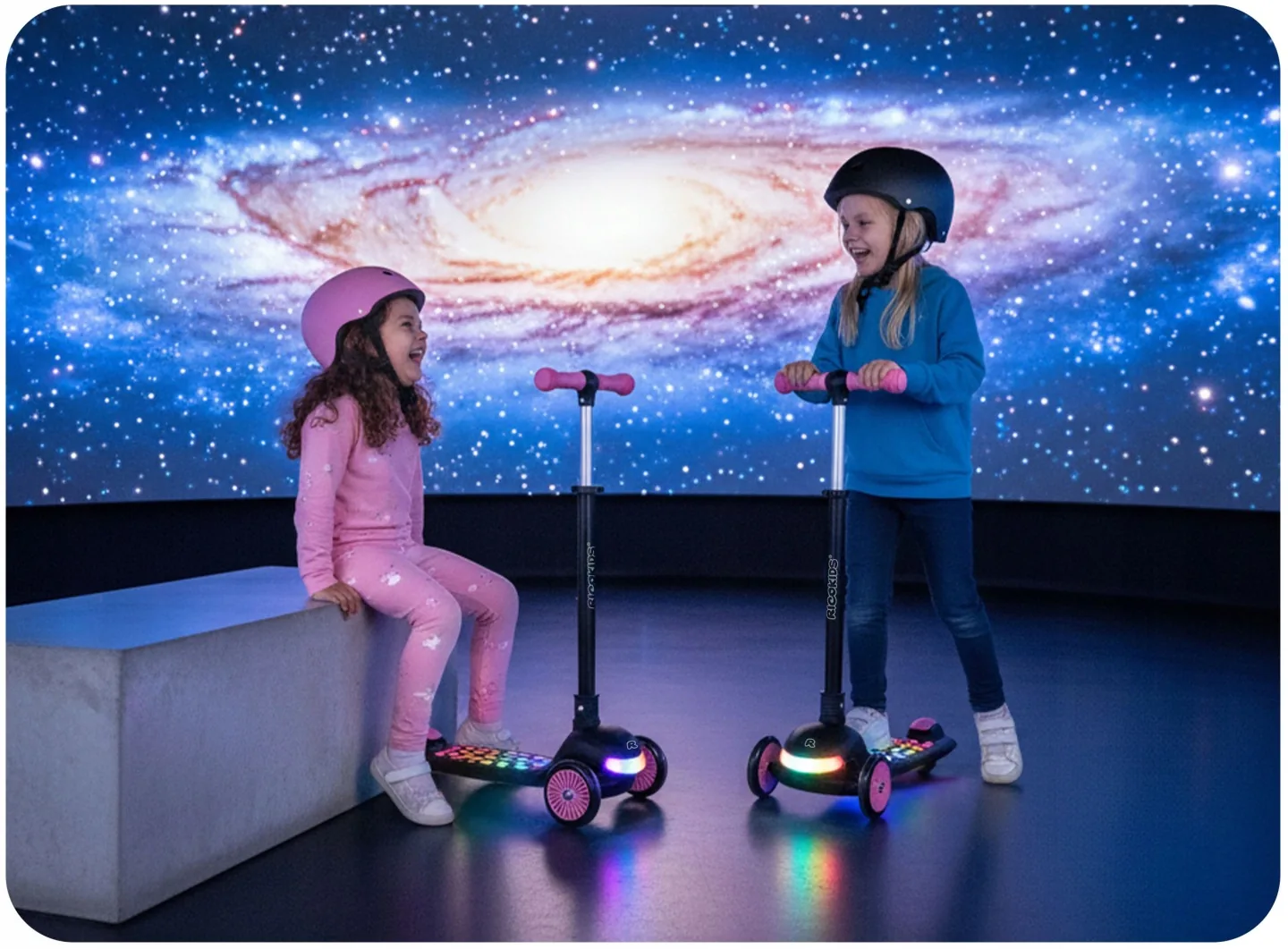 Detail produktu 3: Detská trojkolesová balančná kolobežka s LED svetlami Ricokids Glowi – čierno-ružová