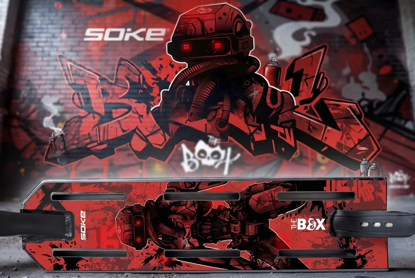 Detail produktu 3: Grip tape na freestyle kolobežku Soke Griptape 52x13cm Red Cyber