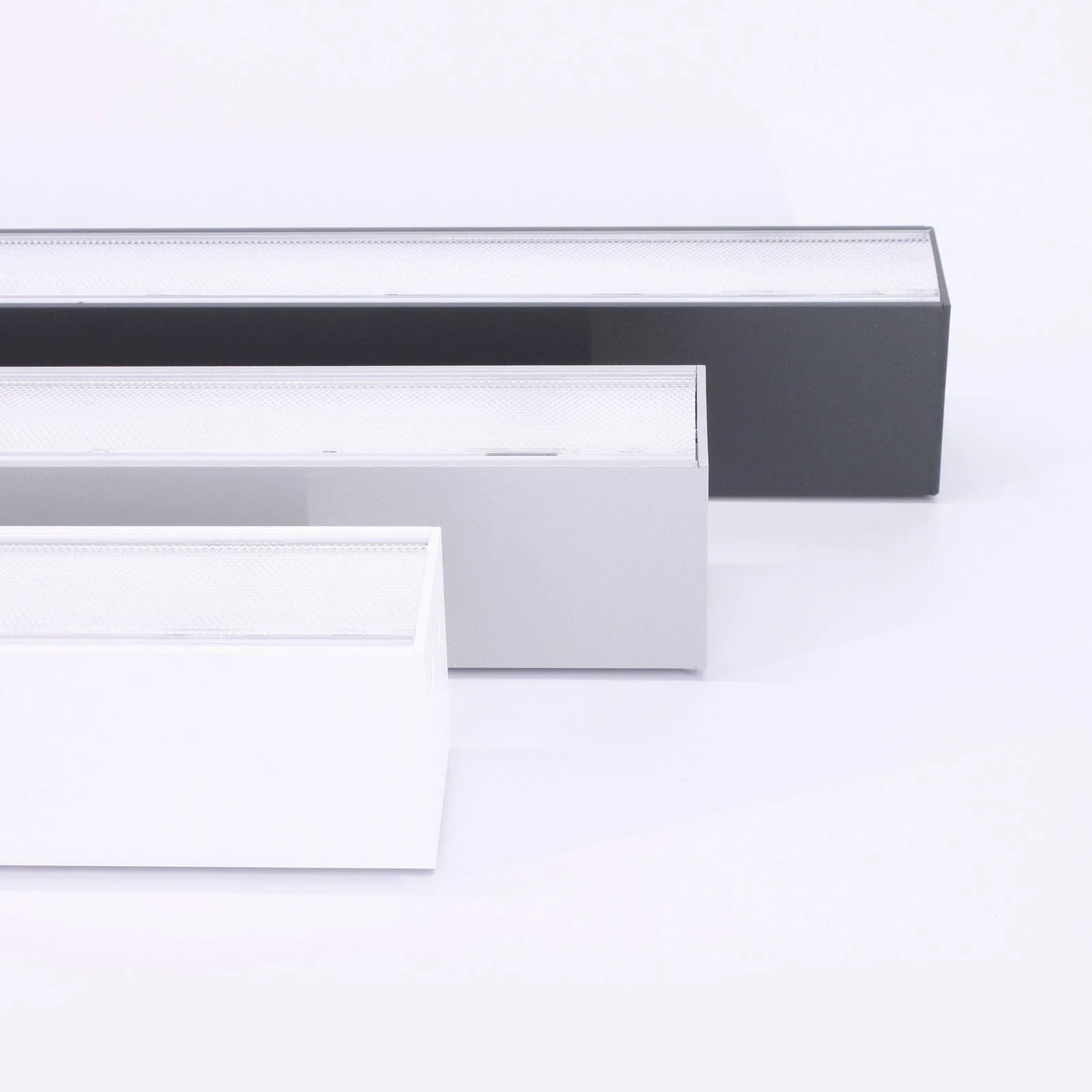 Luxmena LED lineárne svietidlo 112 cm 30 W 4000 K strieborné BM-C27-QLS-112A-30B-840B-9006A-1A