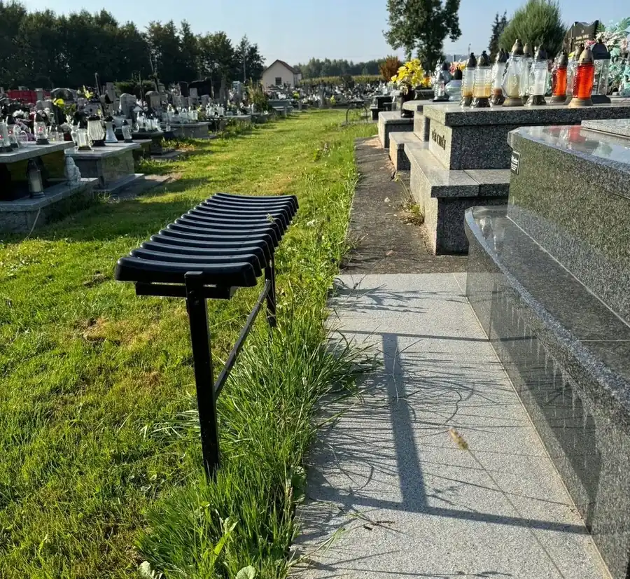 Skladacia cintorínska lavička na zamurovanie 86 cm čierna CH-MEB8299