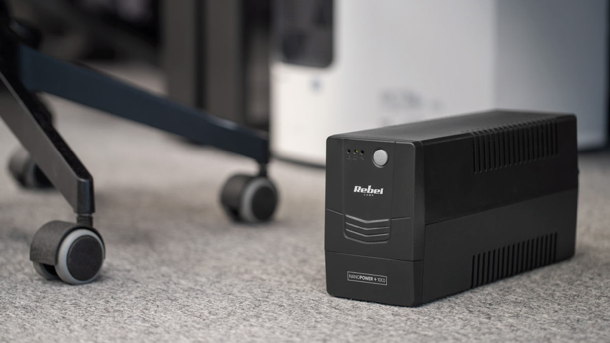 Núdzový zdroj UPS REBEL Nanopower 850