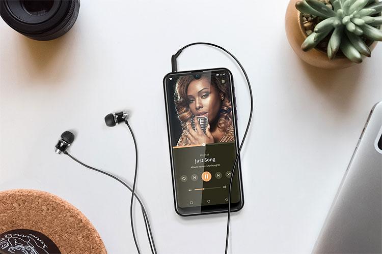 Smartfon z gniazdem słuchawek Smartfon z gniazdem słuchawek