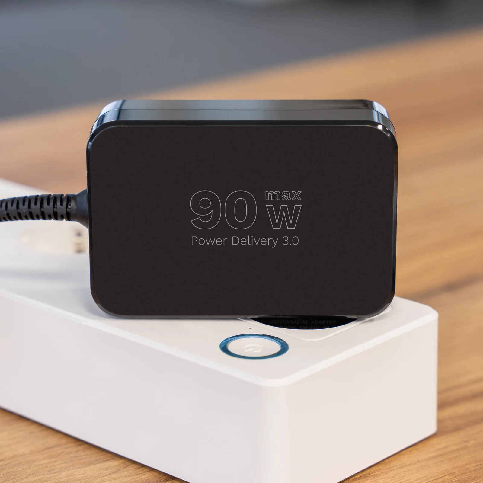 Univerzálny napájací adaptér na notebook 90 W USB-C Power Delivery so 7 koncovkami L-KM1450-90 detail 2