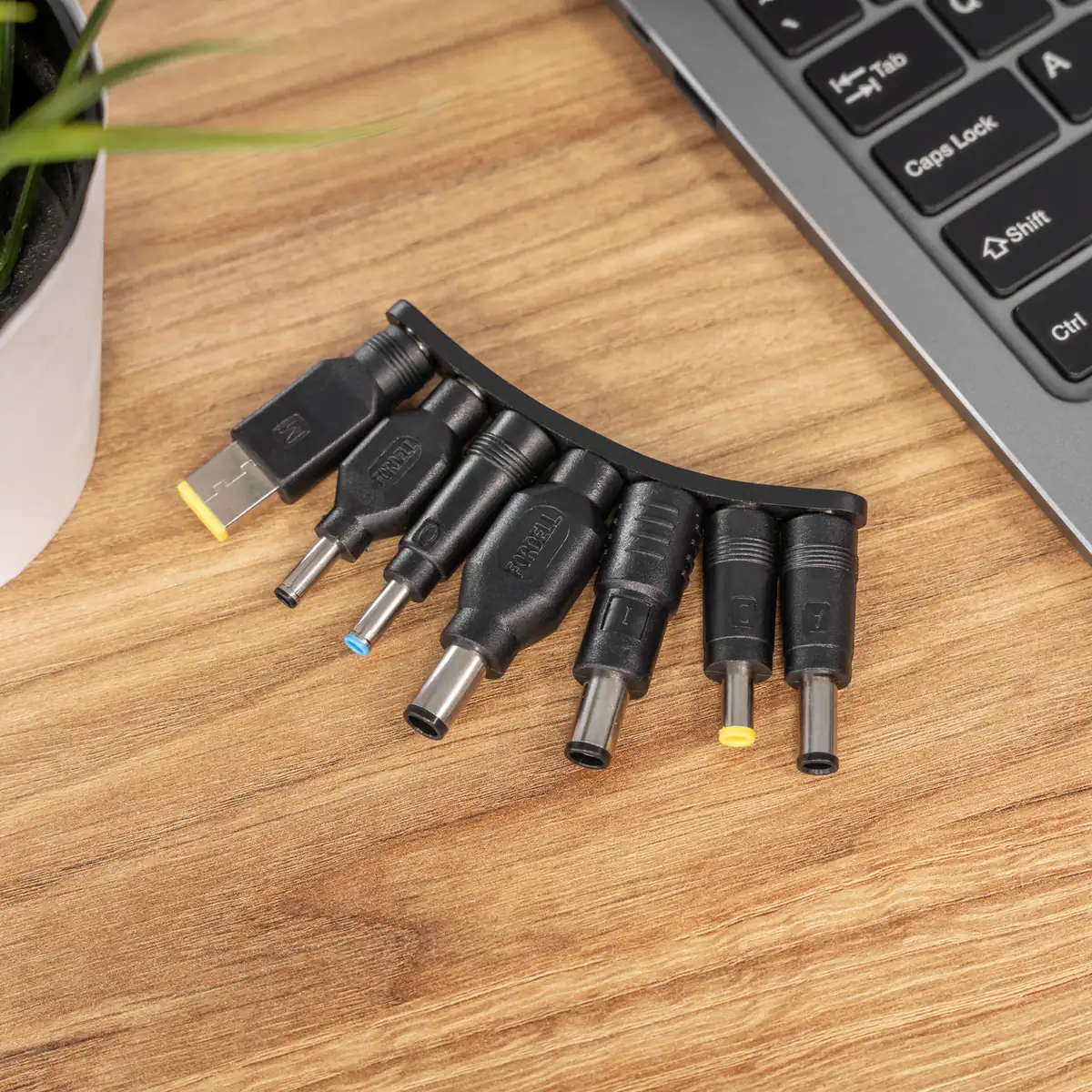 Univerzálny napájací adaptér na notebook 90 W USB-C Power Delivery so 7 koncovkami L-KM1450-90 detail 3