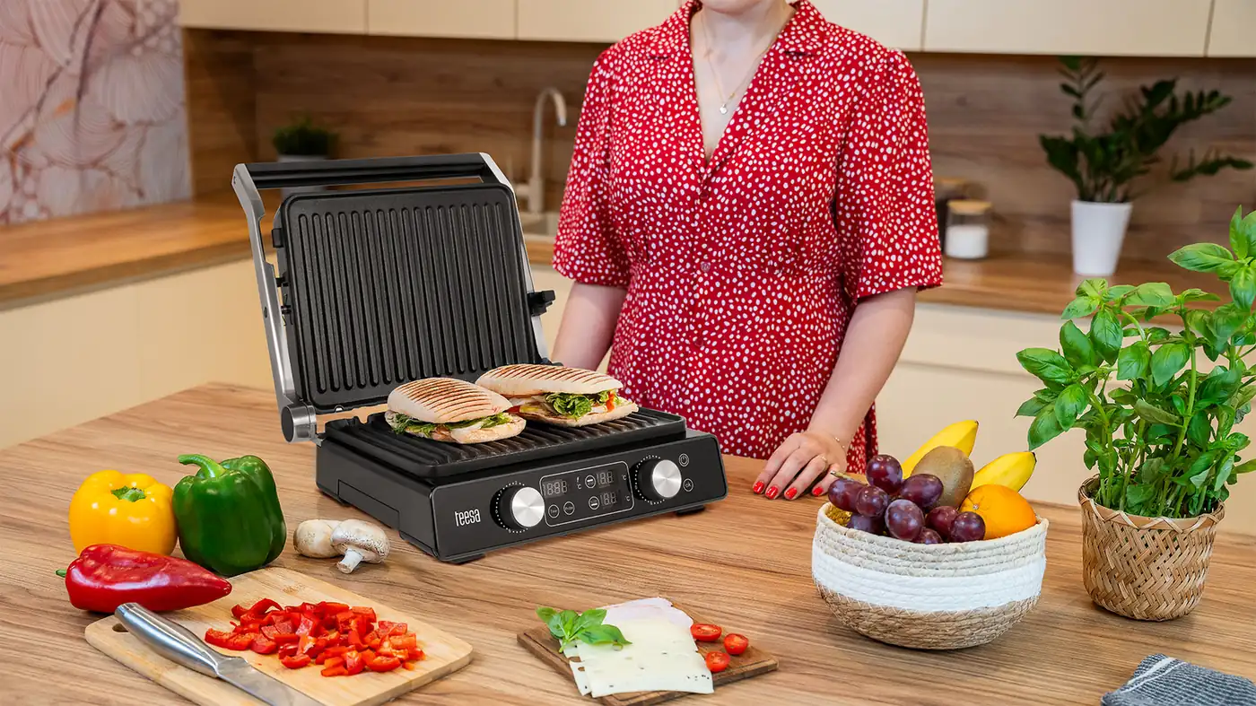 Kontaktný elektrický gril Teesa na panini s vyberateľnými platňami L-TSA3239