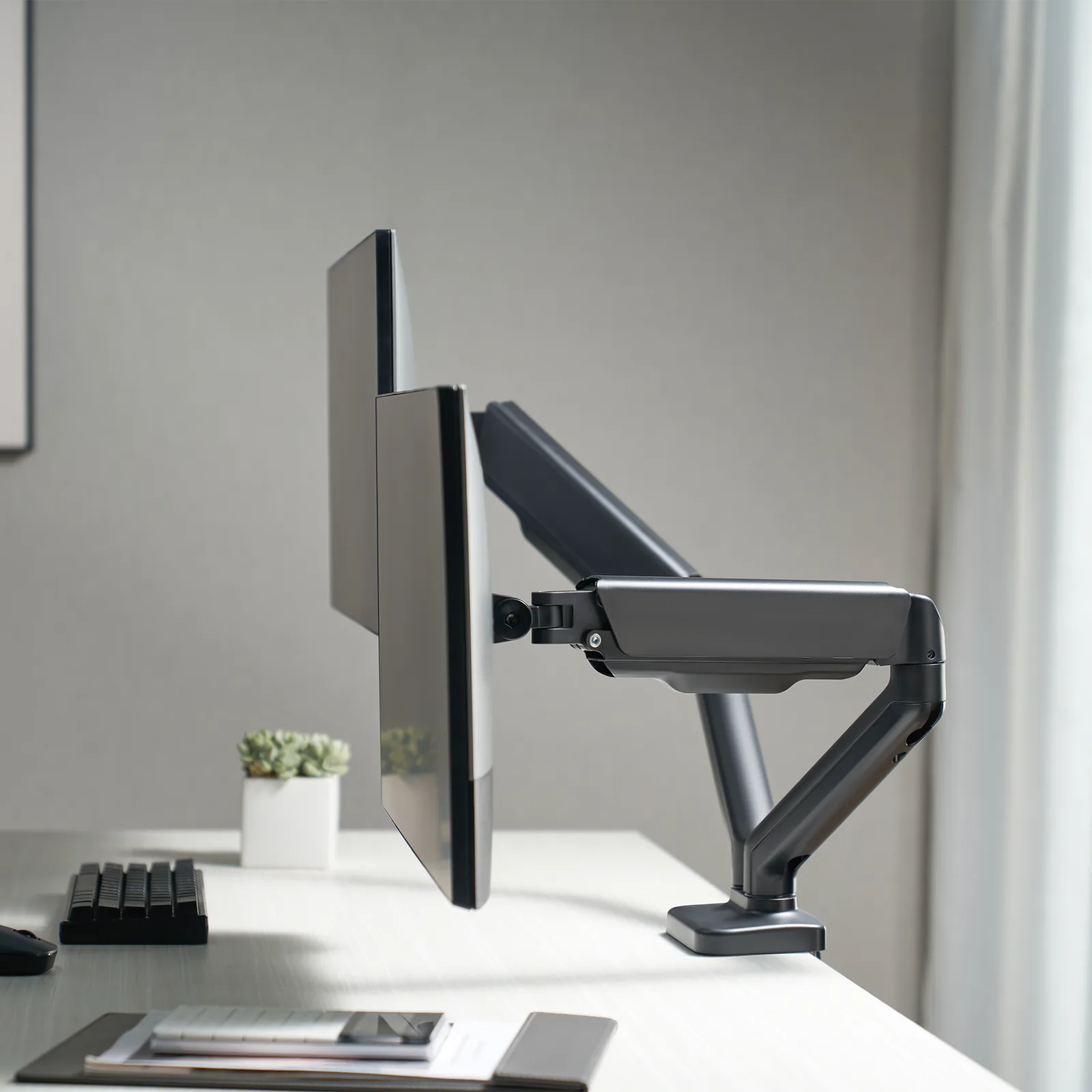 Polohovateľný držiak na 2 monitory 17–32" na stôl L-UCH0208-2