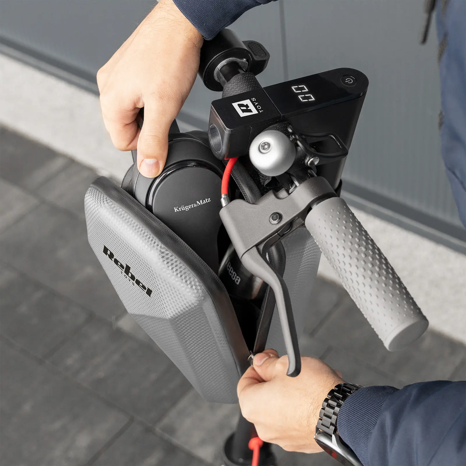 Nepremokavá brašňa na riadidlá kolobežky 4 l Rebel L-ZAB0124S detail 3