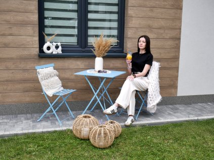 MODRÁ SADA ZÁHRADNÉHO NÁBYTKU (ŠTVORCOVÝ STÔL + 2 STOLIČKY) *5158