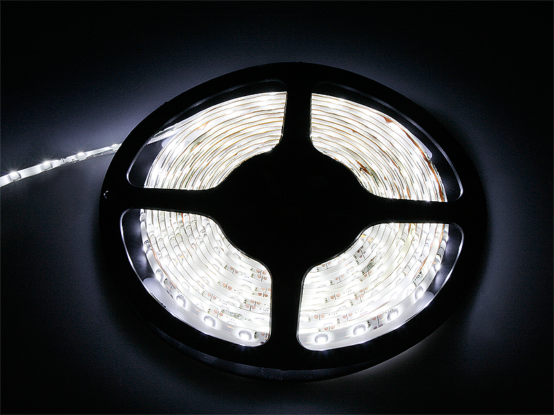 LED pásik 24V studený 3528 5m/300voda+DC