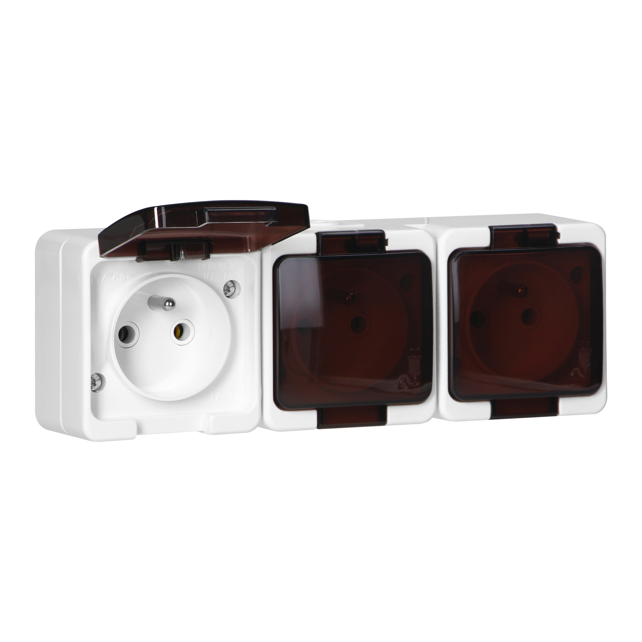 Povrchovo montovaná trojitá zásuvka 3x2P+E, odolná voči striekajúcej vode s dymovým krytom, IP44, SMART, biela