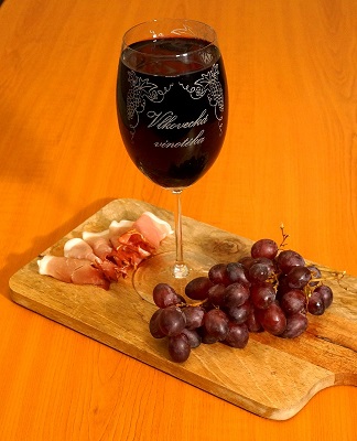 Sklenička gravírovaná