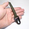 paracord přívěsek na krk khaki