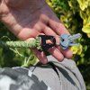 paracord přívěsek na krk plochá karabina multicam