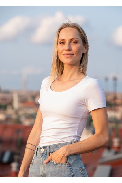 Tričko se středním kulatým výstřihem, krátký rukáv - bílá