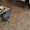 kompozitna podlaha afirmax legnar herringbone dub frisco v kancelarii