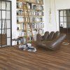 kompozitna podlaha parador modular one dub 1744551 v interieri s kniznicou