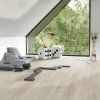 kompozitna podlaha parador modular one hydron dub 1744834 v interieri s kockami