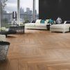 laminatova podlaha kronooriginal herringbone 8 dub harlech v modernej obyvacke 22839