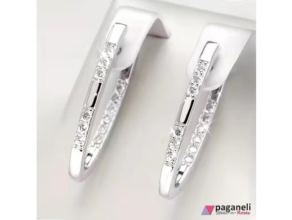 V náušnice s 3A zirkony v mozaikovém designu a bílým pokovením z mědi.