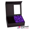 Černá dárková krabička s 12 purpurovými růžemi a nápisem LOVE FOREVER..