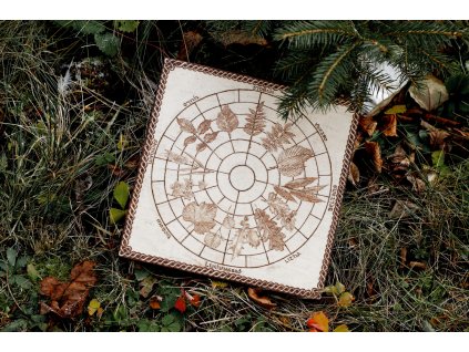 Keltská desková hra Druidský Fidchell s motivy stromů.