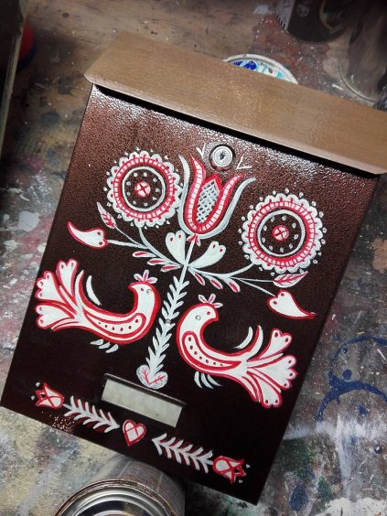 Bielo - červený ornament