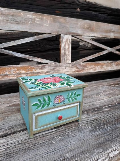 Wooden jewelry box