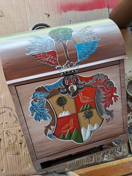 Maľovaná schránka - rodinný erb