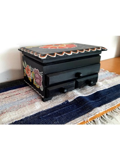 Maľovaná drevená šperkovnica