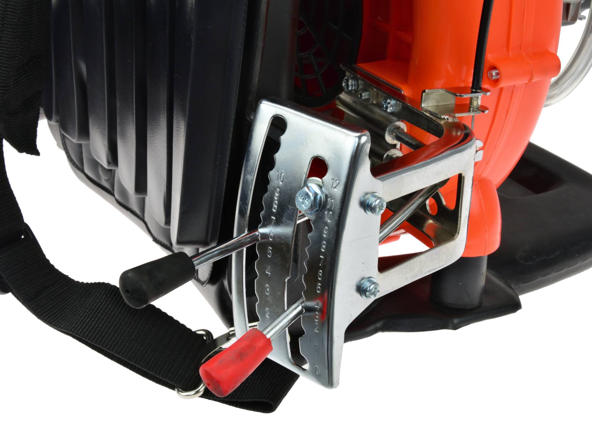 Benzínový postřikovač 26 l – detail nádrže 26 l