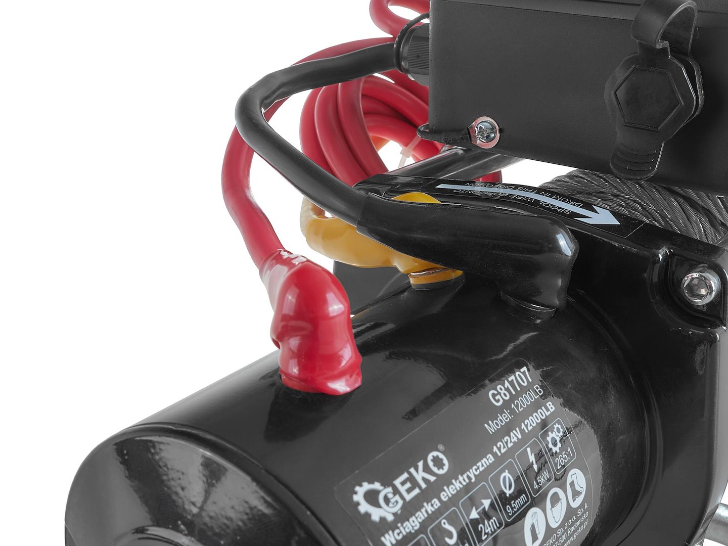 Elektrický naviják Geko 12 V 12000 LB – záchranné práce v terénu