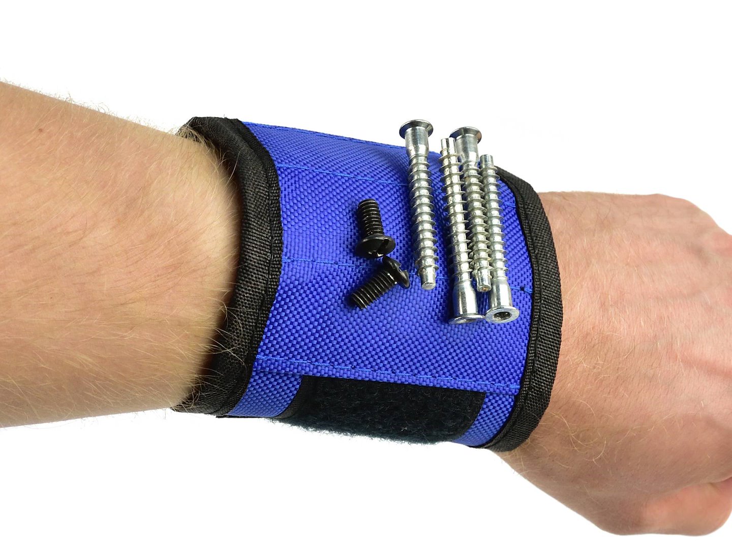 Magnetický náramek na zápěstí GEKO – použití při práci