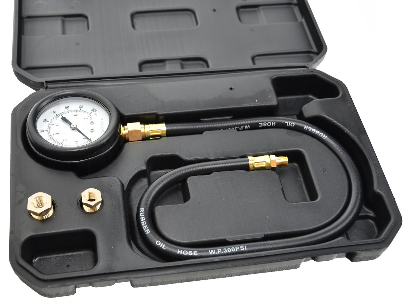 Měřič-tester tlaku oleje Geko G02505 – detail manometru s gumovou ochranou