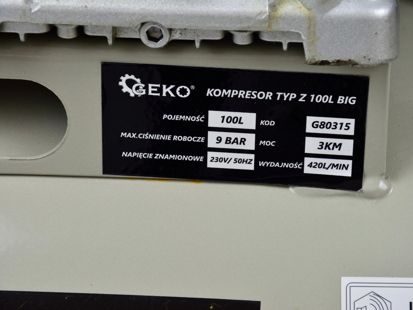 Olejový kompresor Geko Z BIG 100 l – 2,2 kW, 9 bar, 420 l/min 4