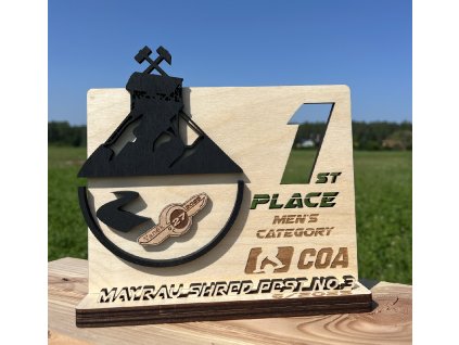 Dřevěná plaketa na míru – laserové gravírování loga