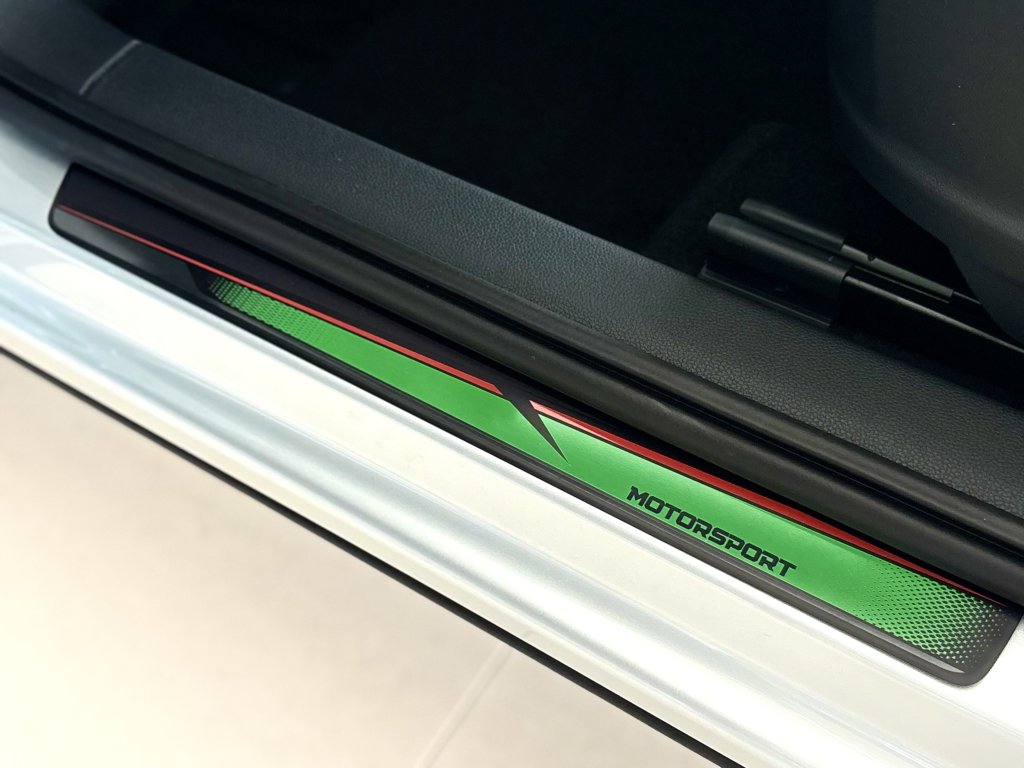 Prahová lišta Motorsport - černý design, zelená edice