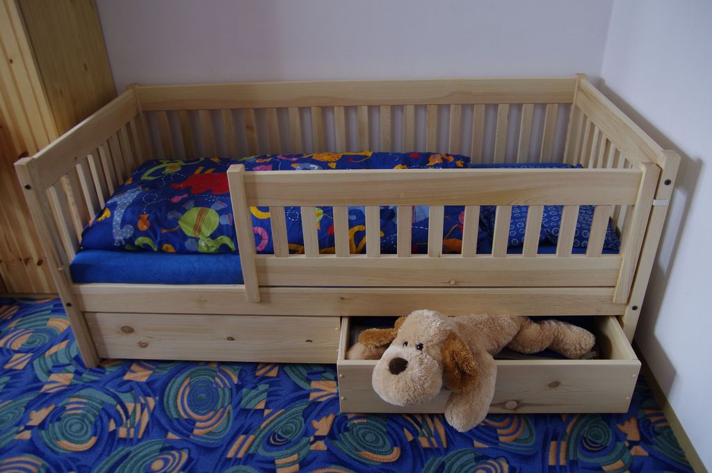 Jednolůžková dětská postel Michal atypické provedení