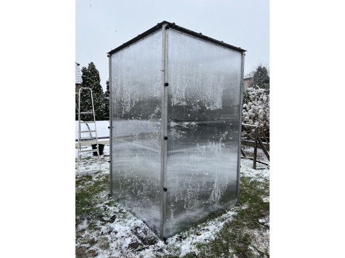 Zimní skleník z makrolonu, 2,5m výška, 1,5m šířka.