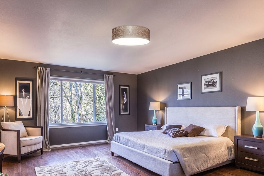 Správně zvolené stropní světlo do ložnice vám pomůže relaxovat