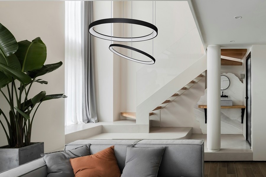 Moderní lustry do obýváku nejsou jen zdrojem světla