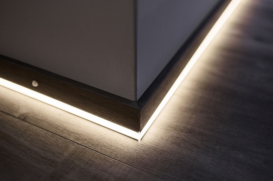 LED pásek jako hlavní osvětlení i přisvícení