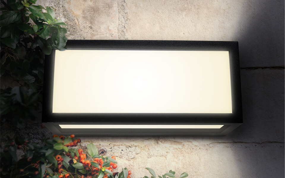 Venkovní nástěnné světlo vám posvítí na cestu