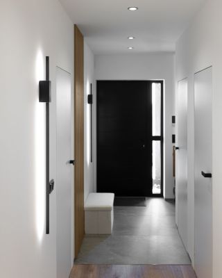 "Na chodbu dáme jednoduché, levné světlo na strop." Klasická věta většiny zákazníků. Pokud chcete pouze účelové světlo,...