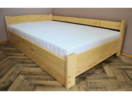 Dřevěná jednolůžková postel s úložným prostorem Heros Chalupa