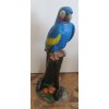zahradní dekorace z polyesteru papoušek na větvi PI47