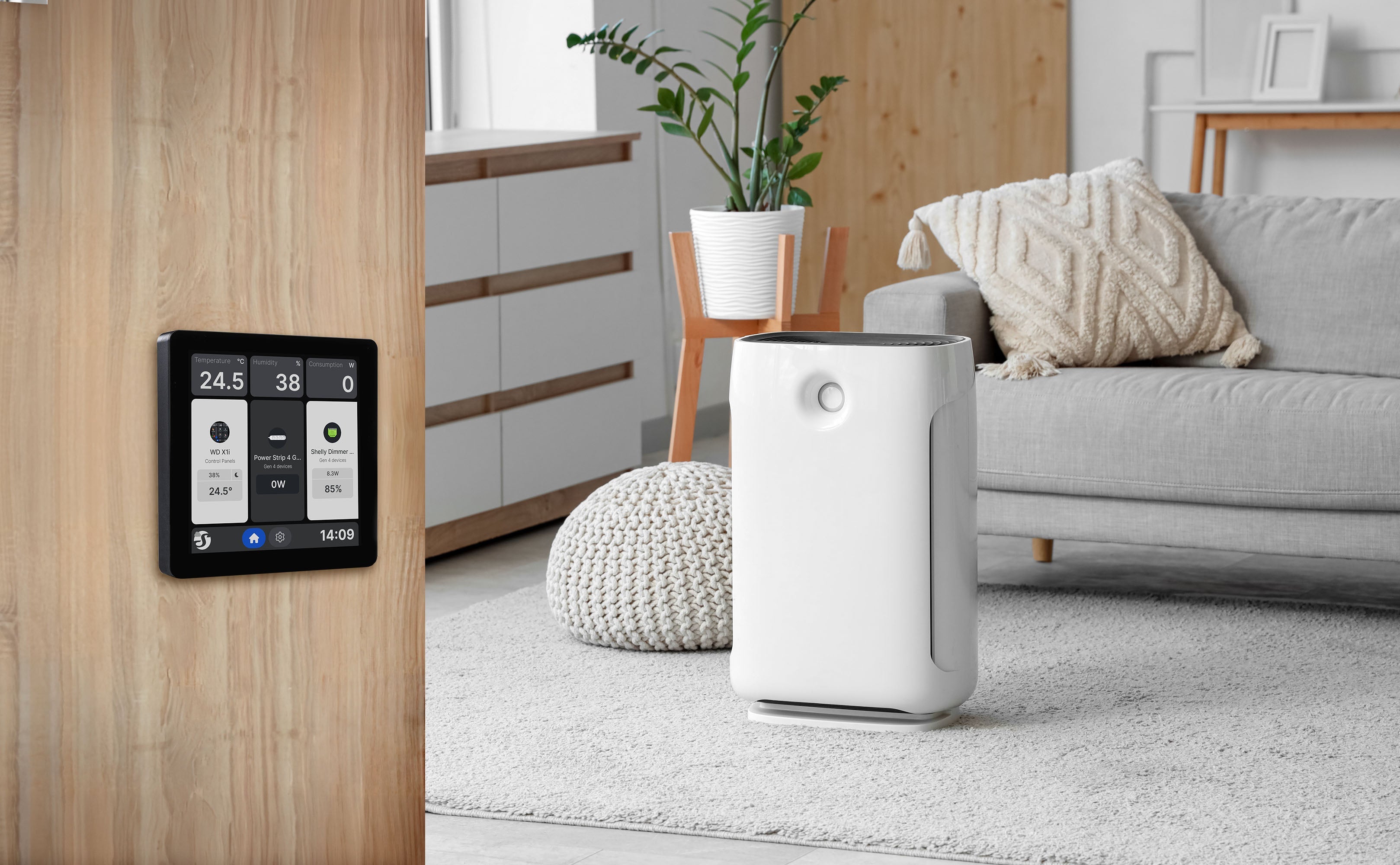 Panel Shelly Wall Display X1i na dřevěné stěně zobrazující dlaždice připojených zařízení včetně stmívače a prodlužovacího přívodu s měřením spotřeby