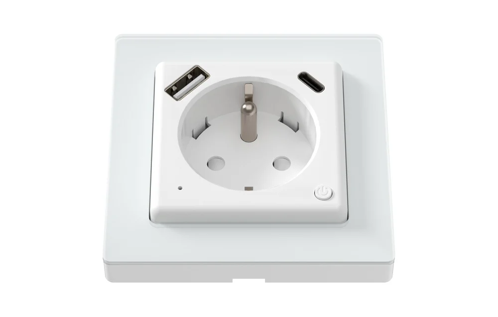 Detail čelní strany zásuvky Avatto WOT20-FR – port USB-A, port USB-C, stavová LED dioda a tlačítko napájení