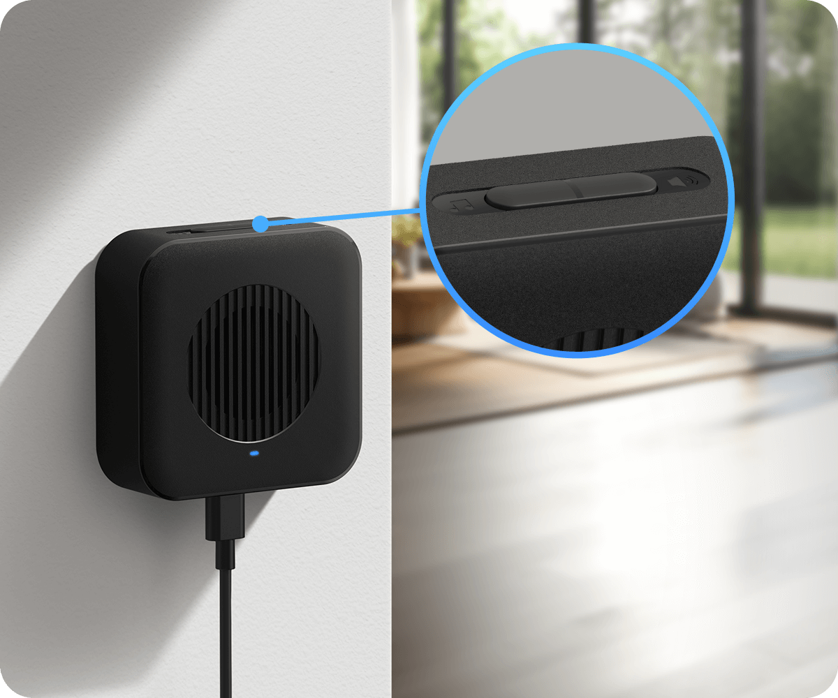 Bezdrátový zvonek chime na stěně s USB-C napájením a detailem ovládacích tlačítek