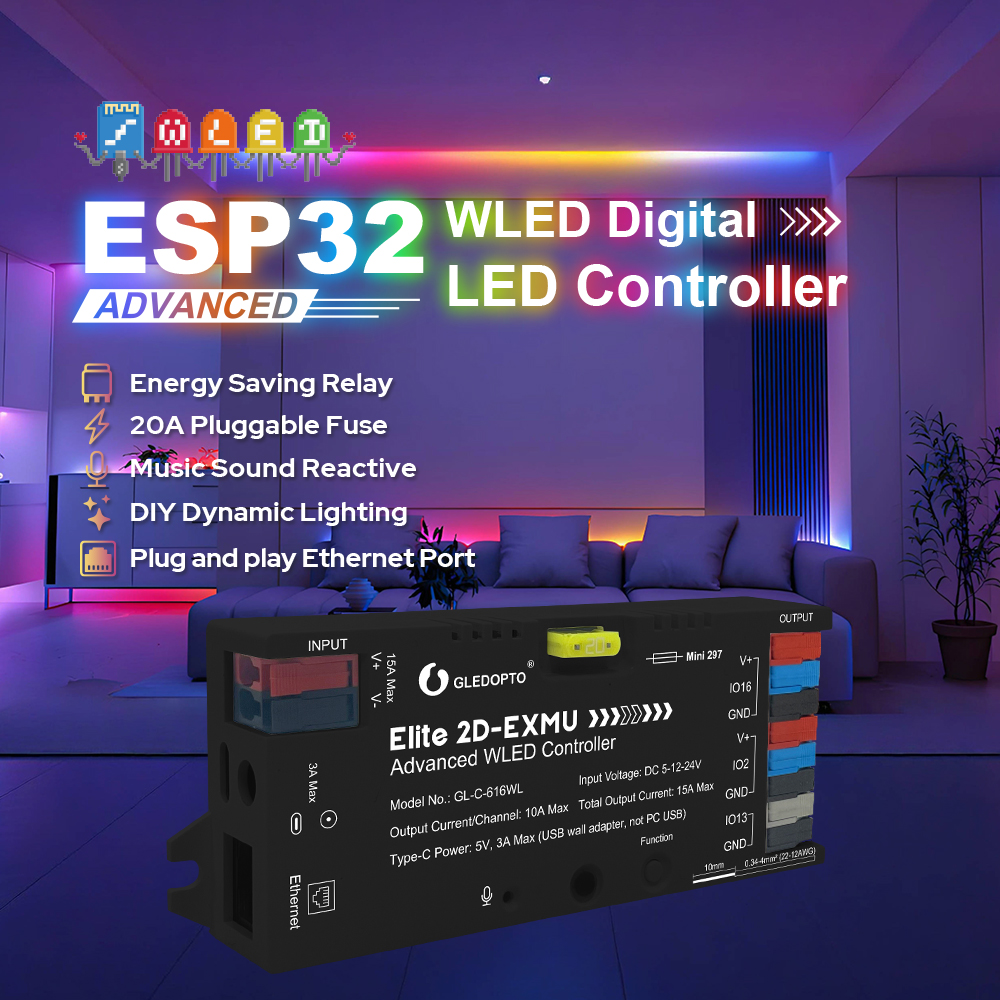Černý WLED kontrolér Gledopto Elite 2D-EXMU s portem Ethernet na pozadí obývacího pokoje s barevnými LED pásky