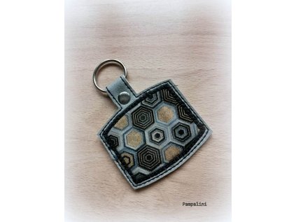 Vyšívaný přívěšek s aplikací - Šedá plástev